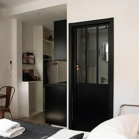 Stunning Near Canal St Martin - Divine Moon Apartment Paris