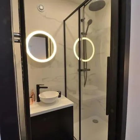 Stunning Near Canal St Martin - Divine Moon Apartment Paris
